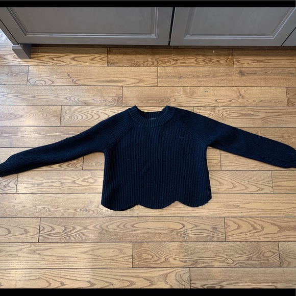 Aritzia sweater in xs - Picture 2 of 2